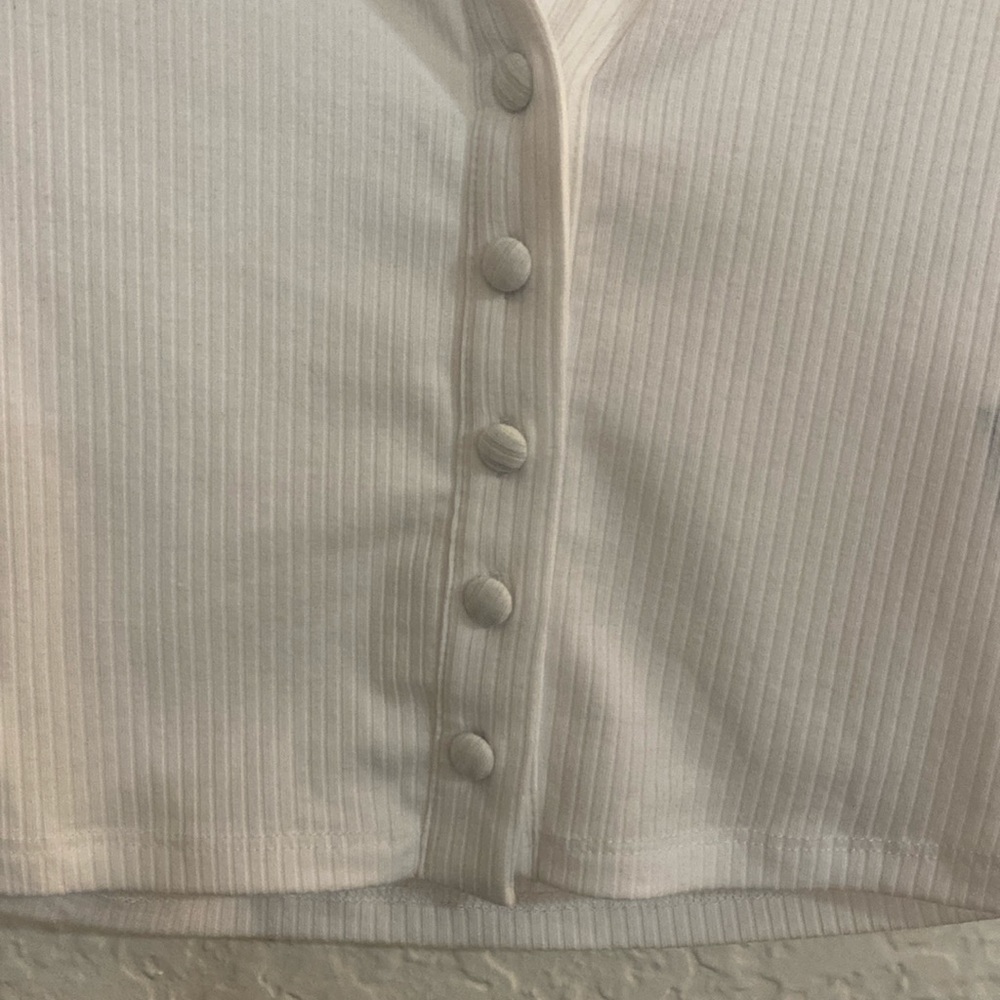 White crop collared button down short sleeve - Picture 3 of 5